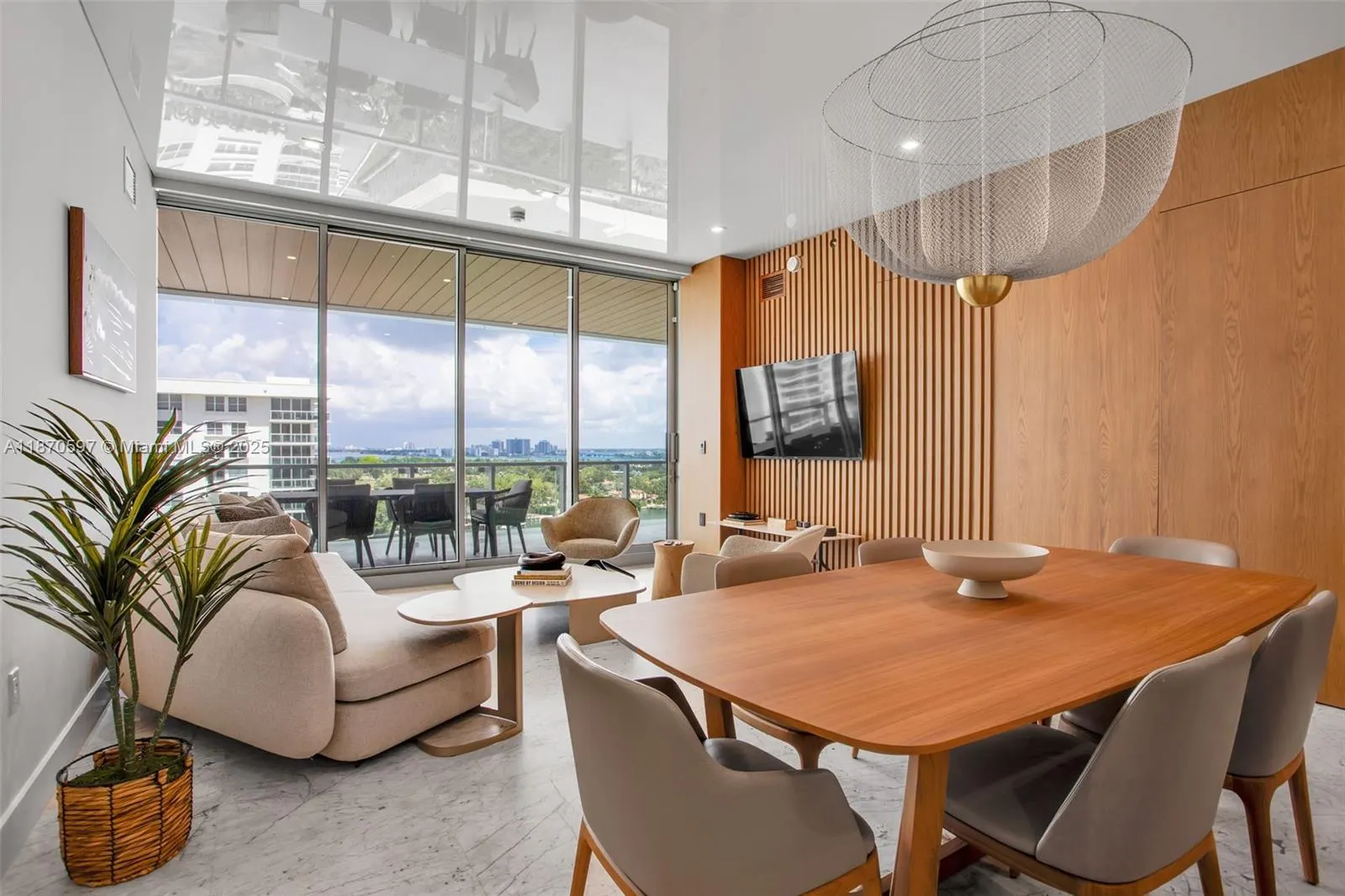 5775 Collins Ave, #1105