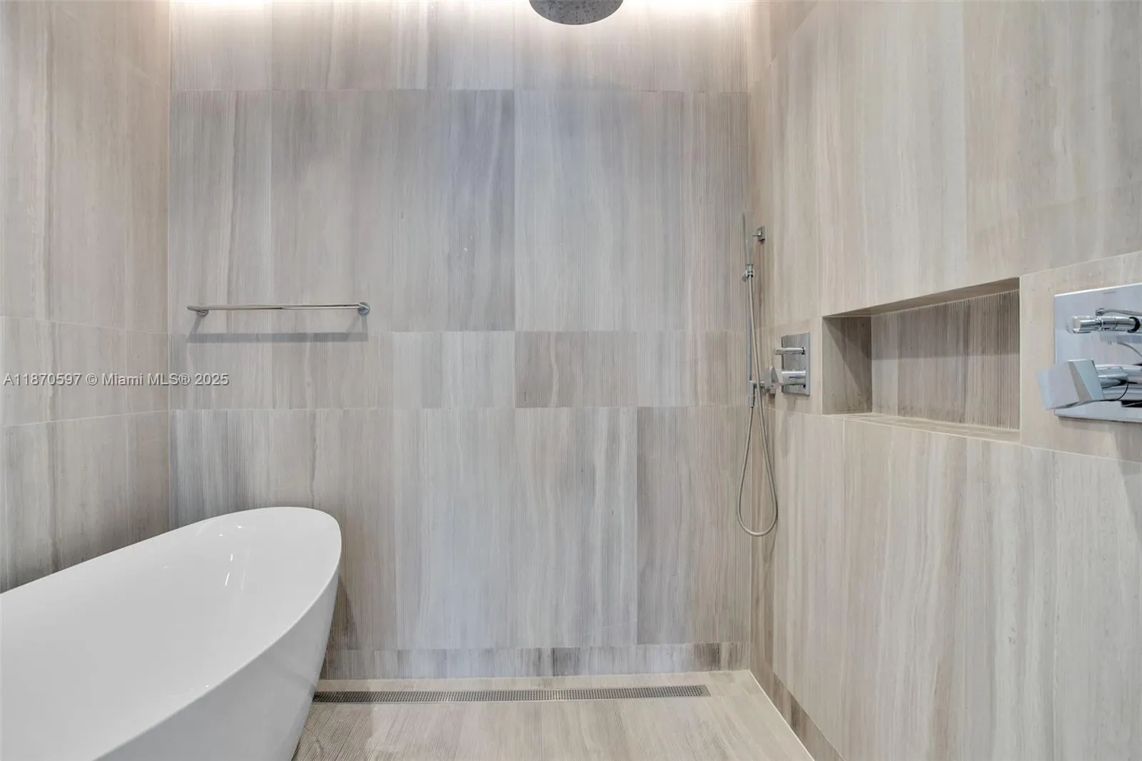 5775 Collins Ave, #1105