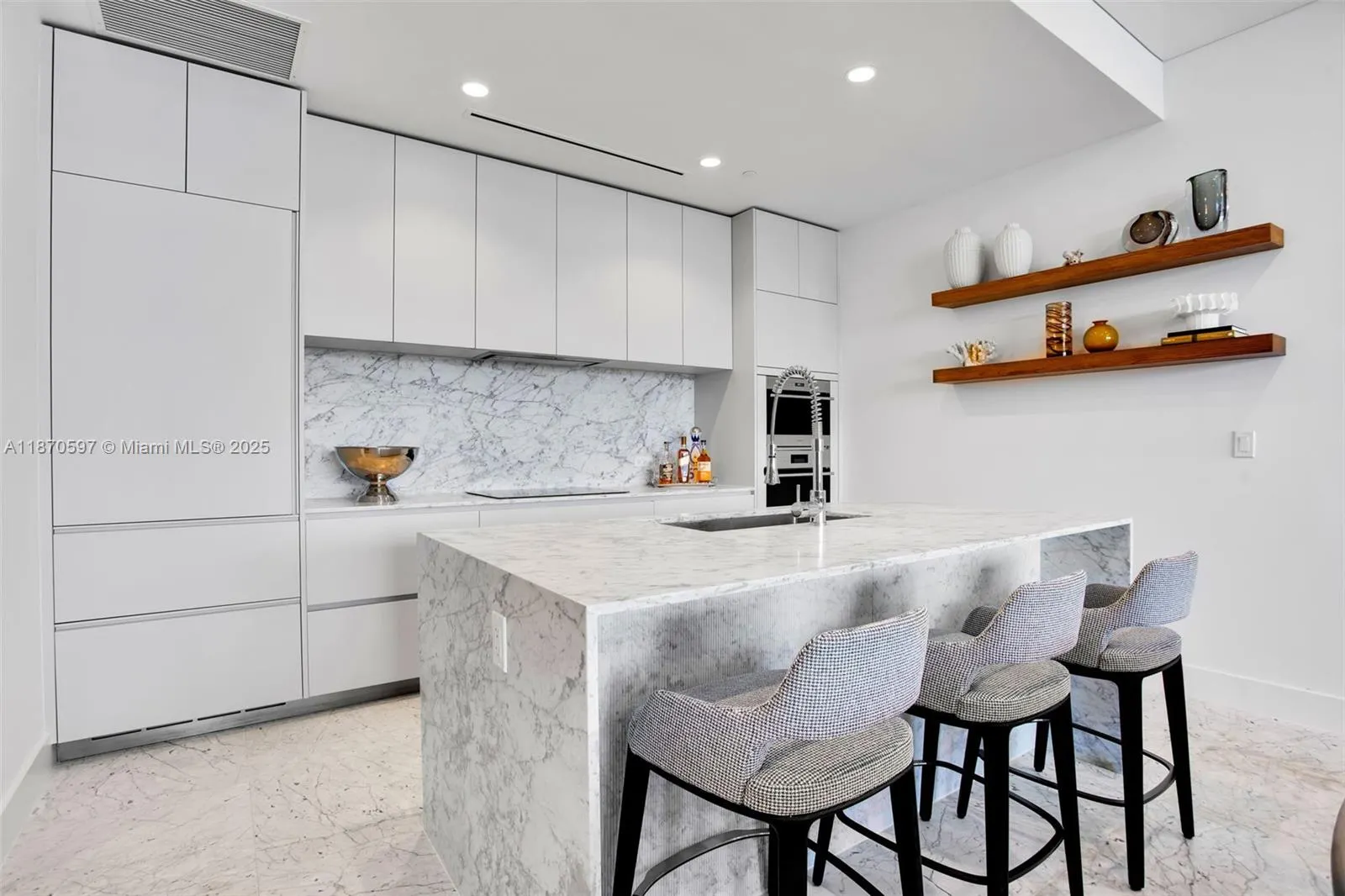 5775 Collins Ave, #1105