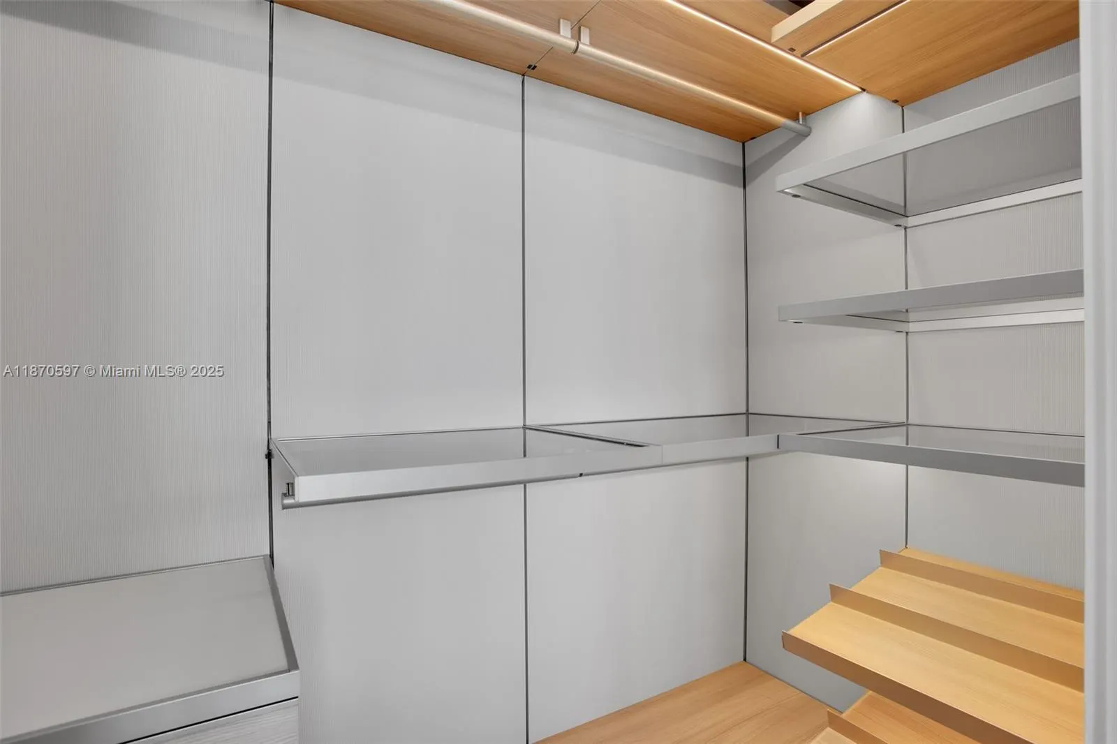 5775 Collins Ave, #1105