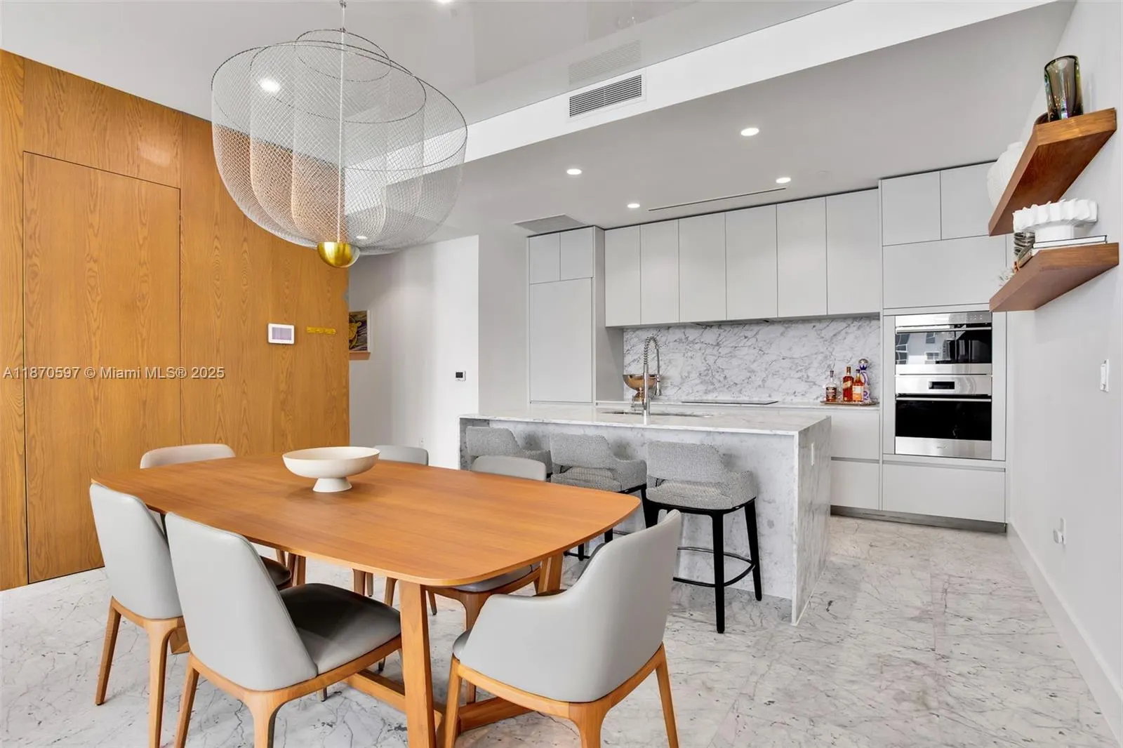 5775 Collins Ave, #1105
