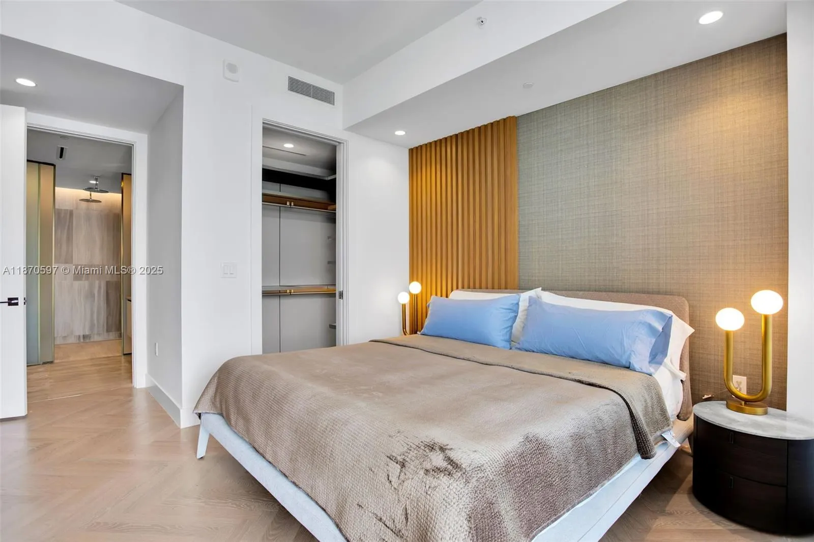 5775 Collins Ave, #1105