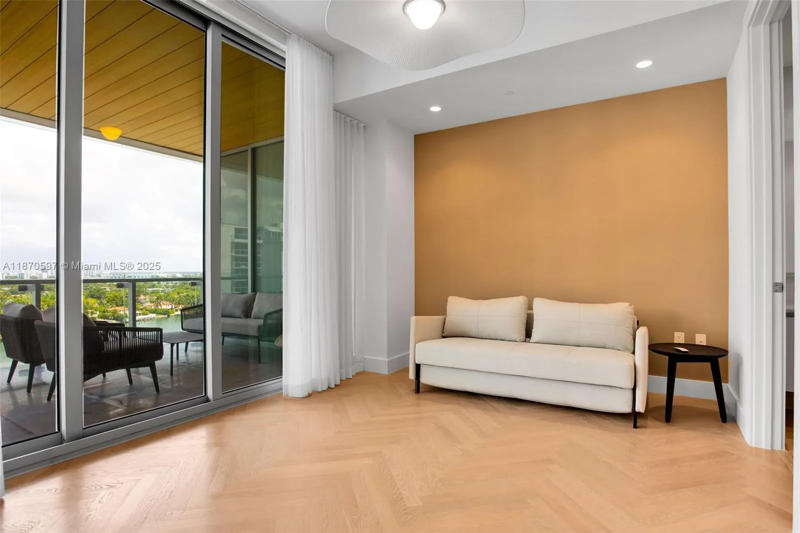 5775 Collins Ave, #1105