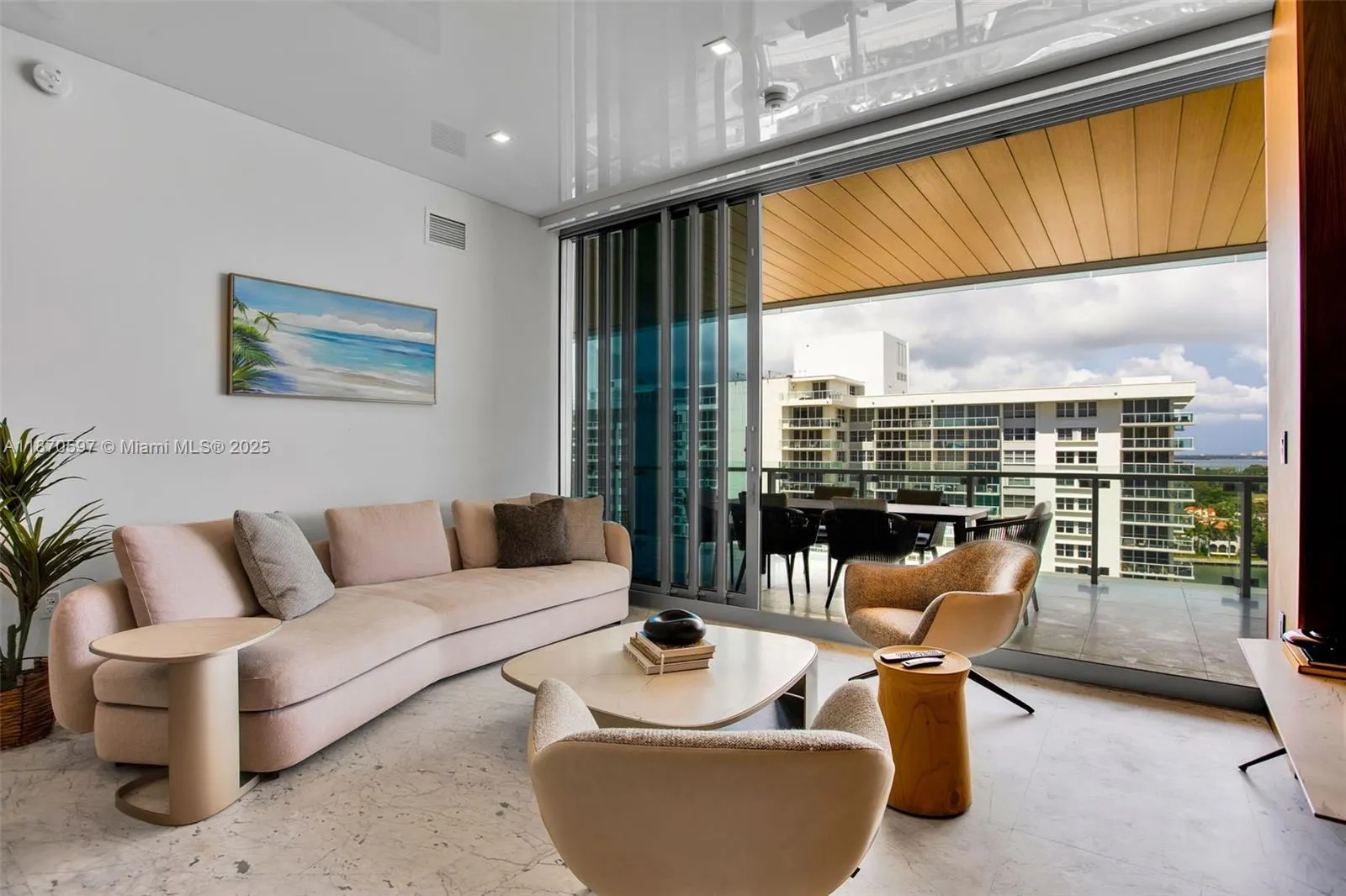 5775 Collins Ave, #1105