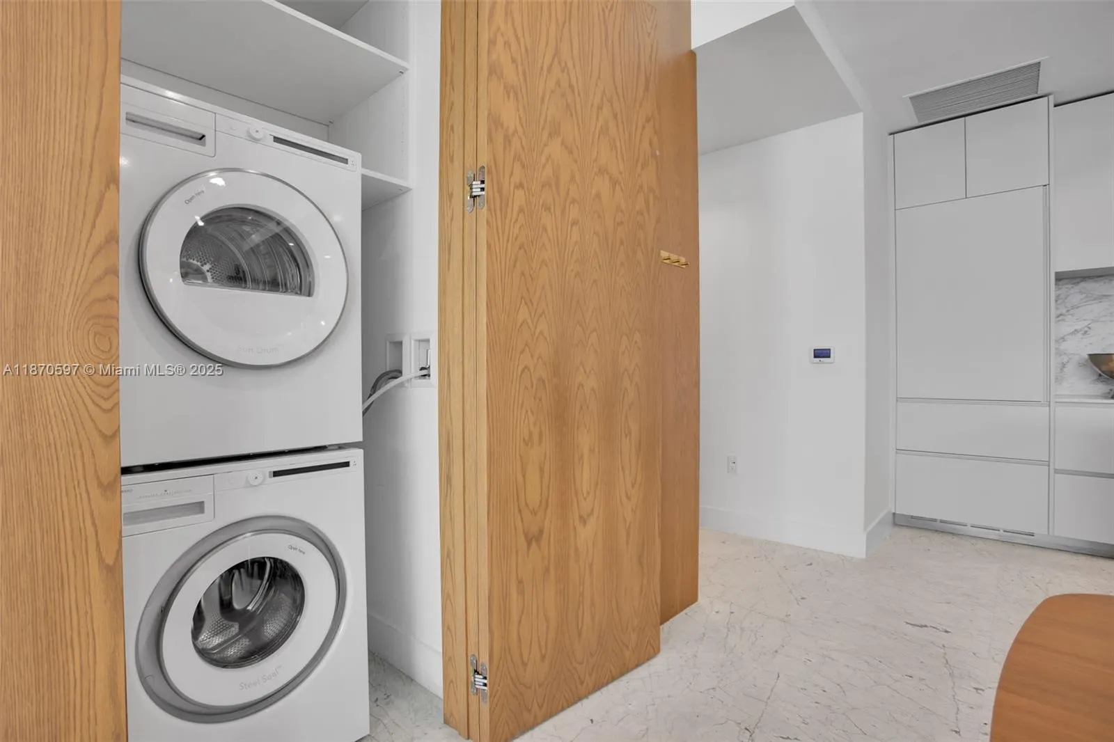 5775 Collins Ave, #1105