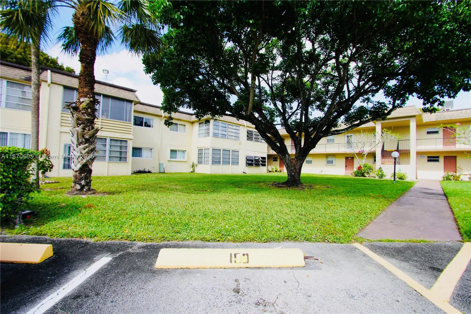 702 Lori Dr, #190