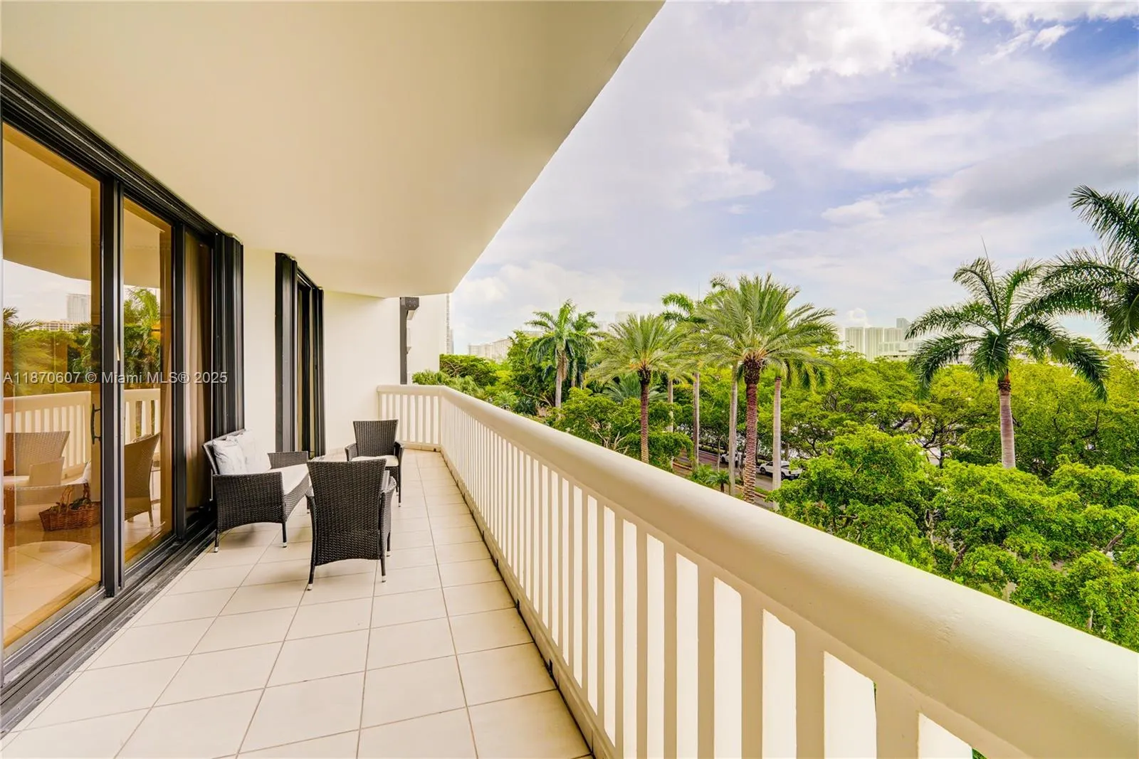 2000 Island Blvd, #408