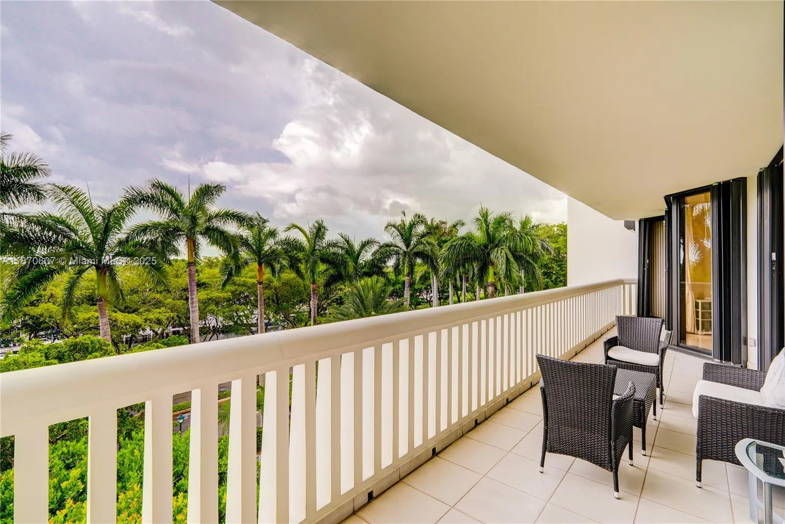 2000 Island Blvd, #408