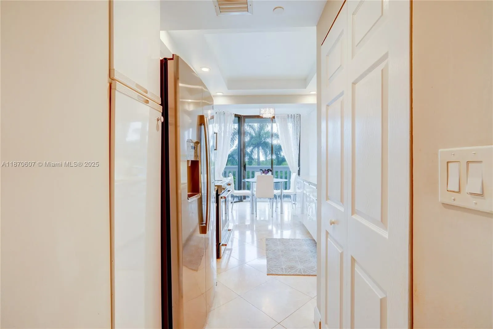 2000 Island Blvd, #408