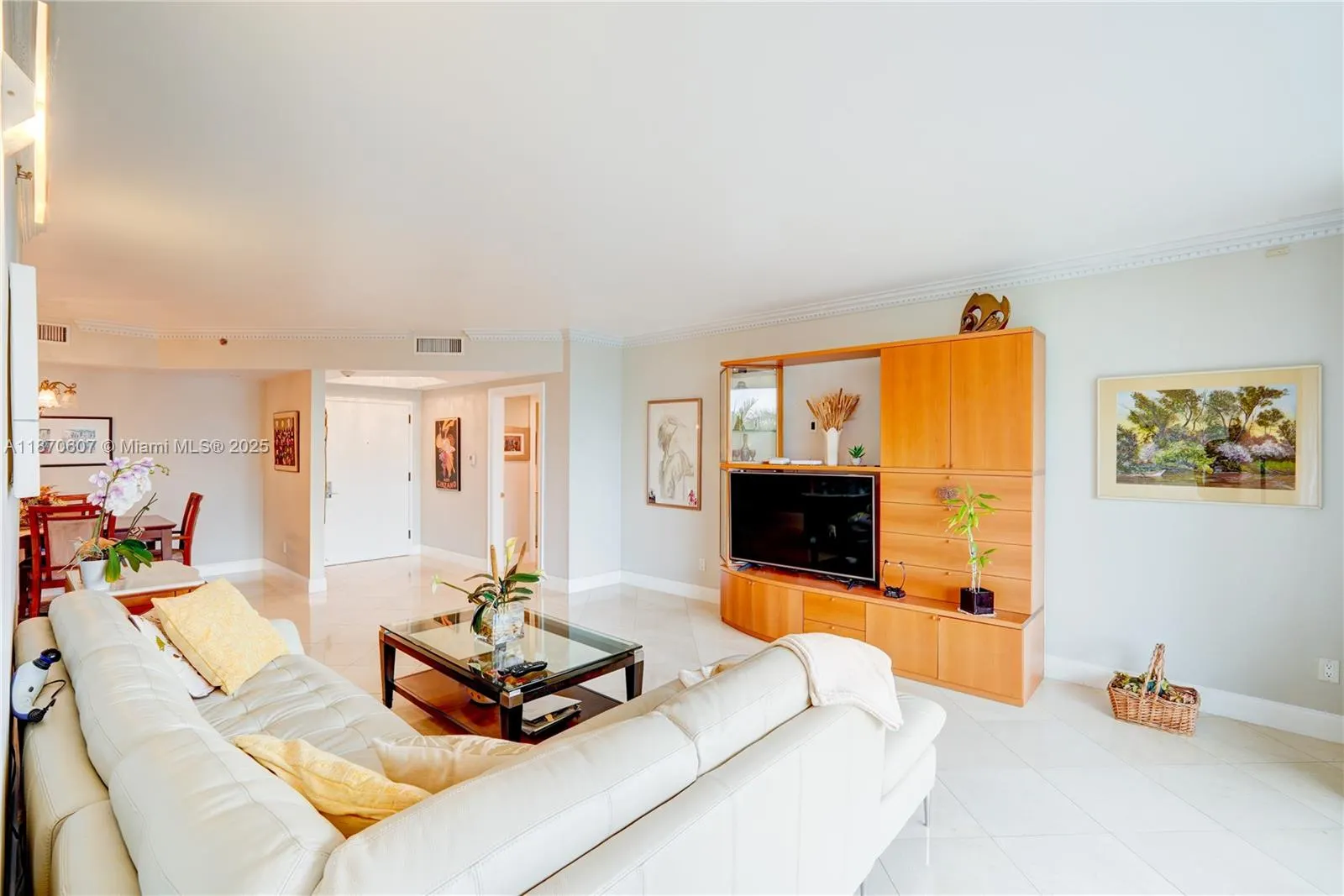 2000 Island Blvd, #408
