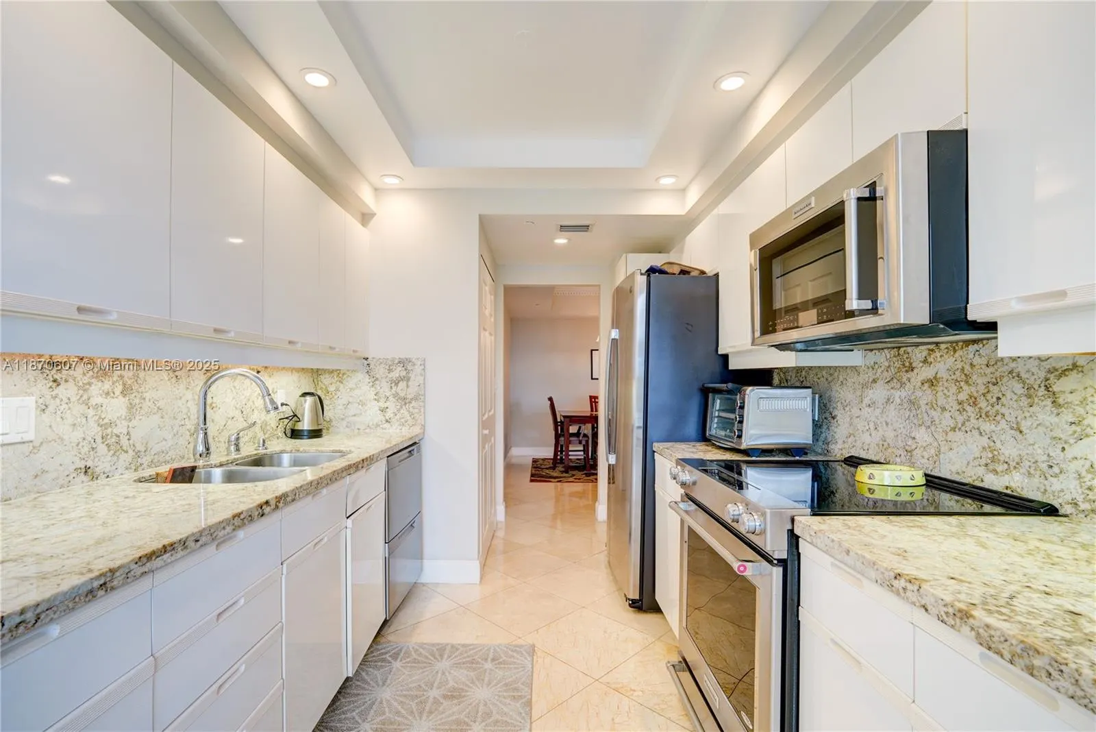 2000 Island Blvd, #408