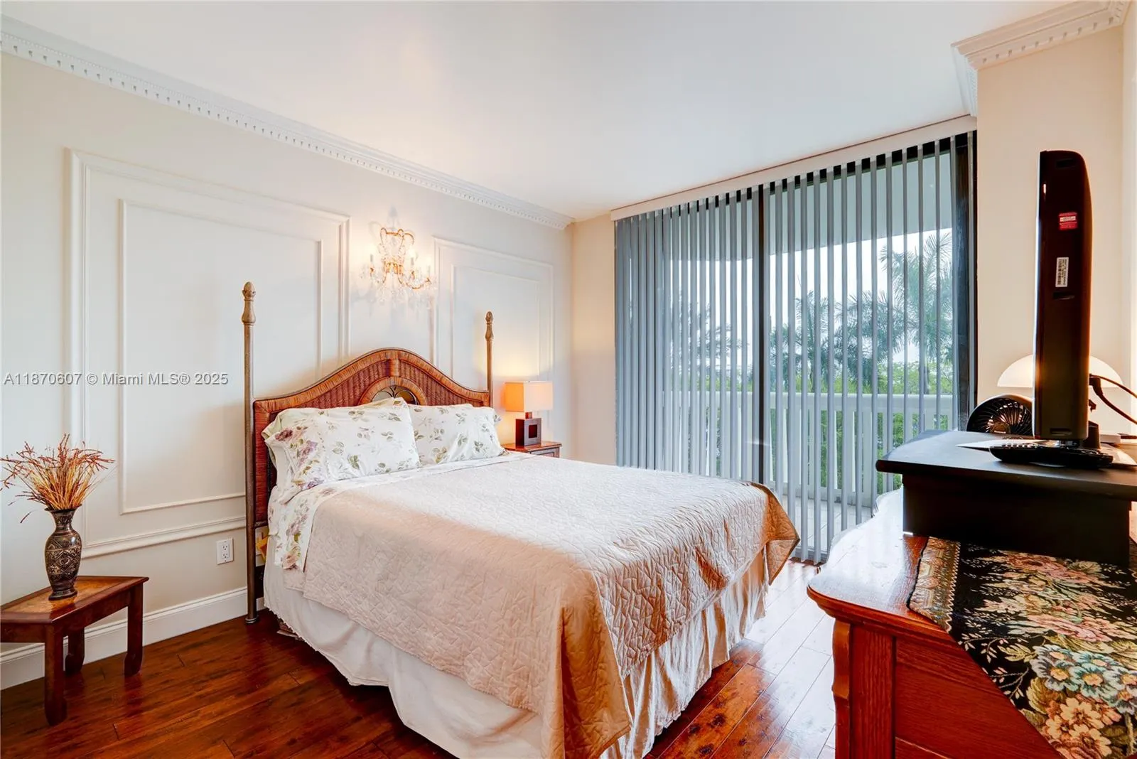 2000 Island Blvd, #408