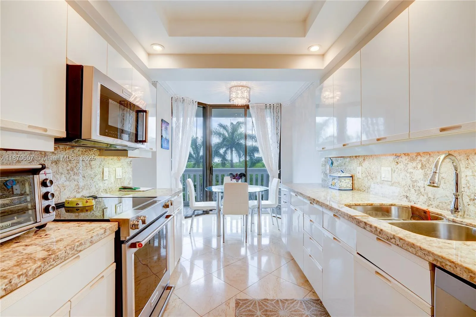 2000 Island Blvd, #408