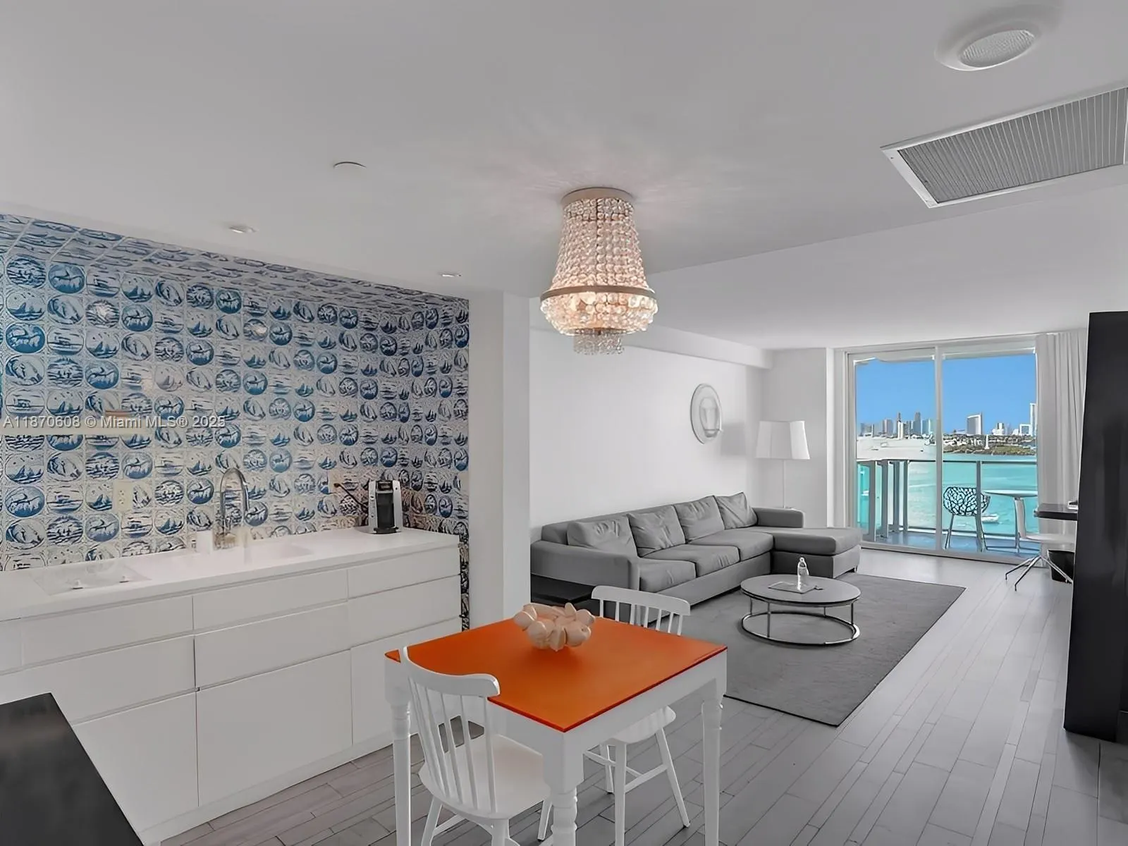 1100 West  Ave, #1024