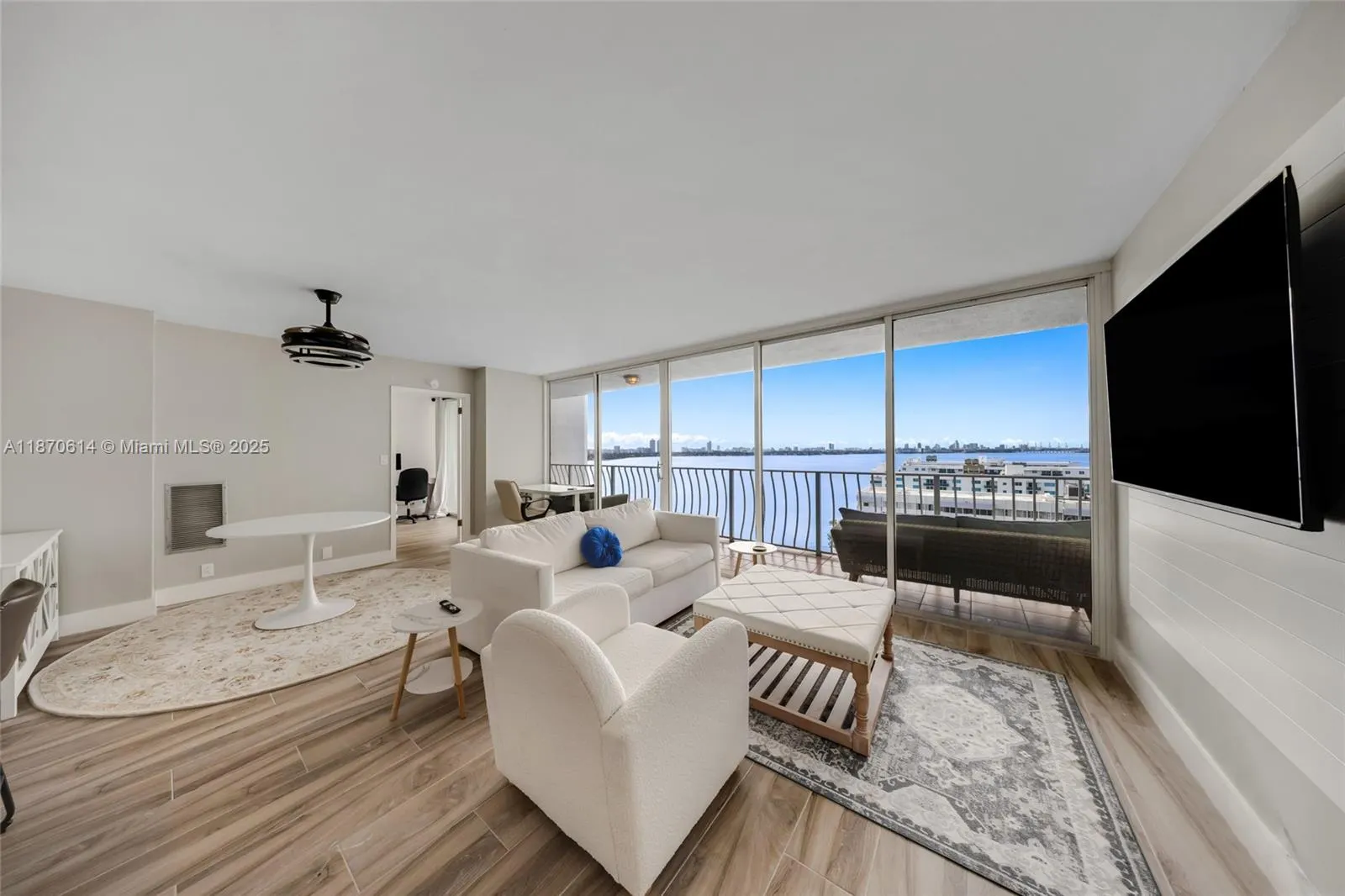 7601 E Treasure Dr, #1722