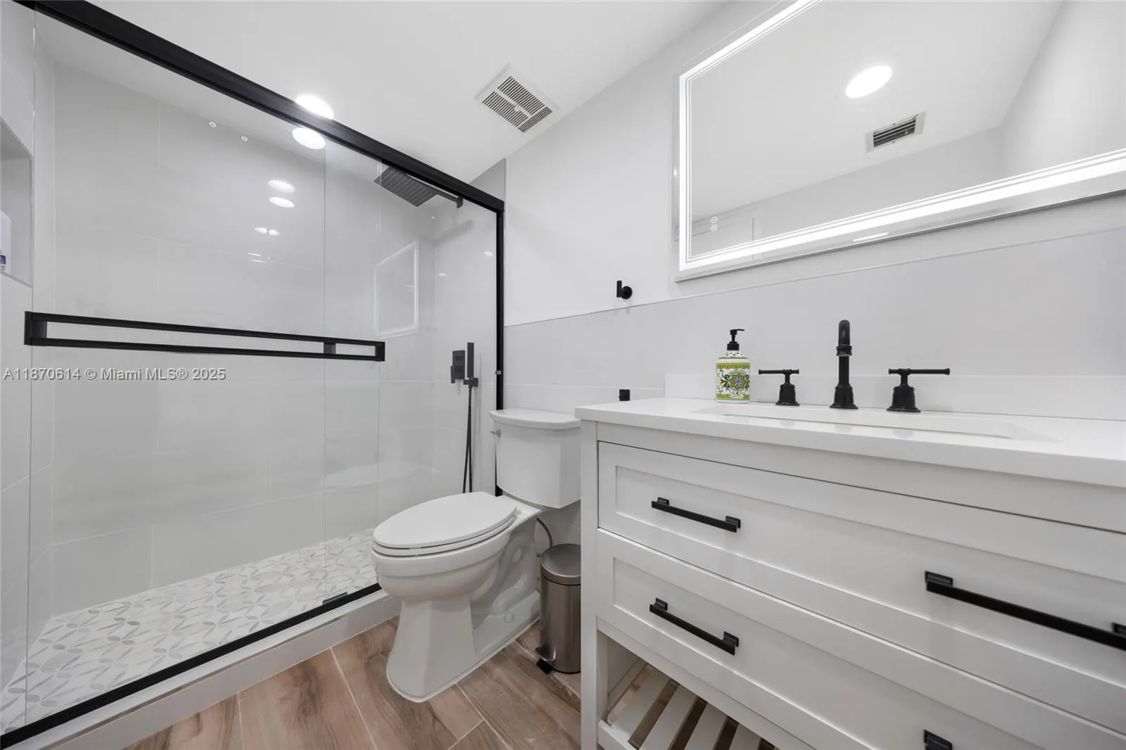 7601 E Treasure Dr, #1722