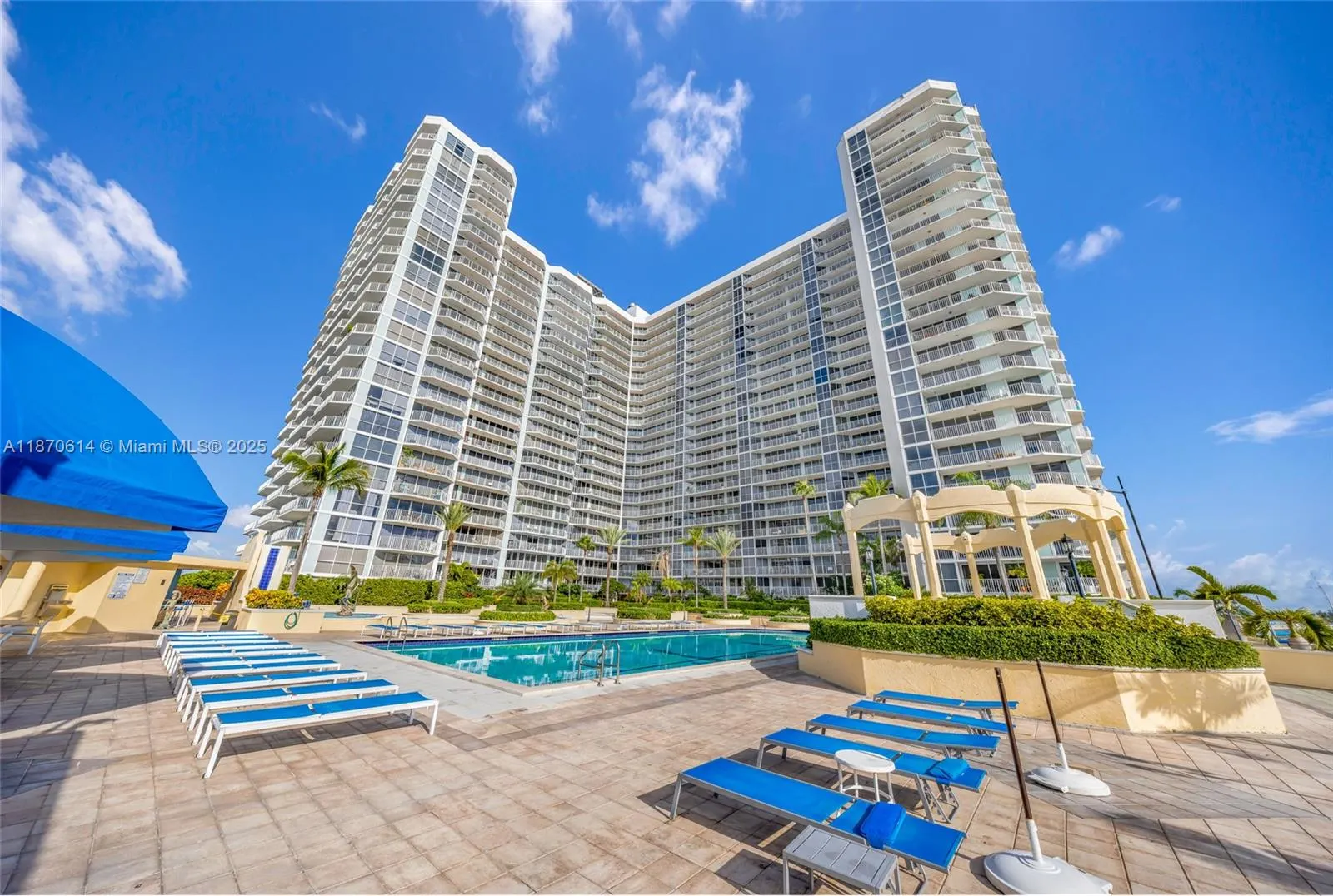 7601 E Treasure Dr, #1722