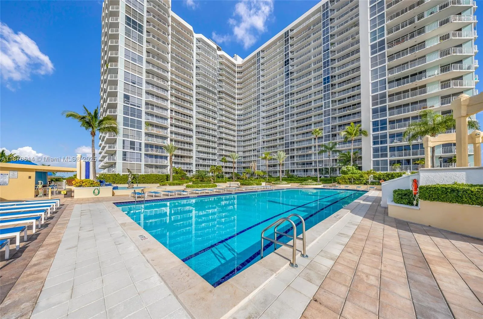 7601 E Treasure Dr, #1722
