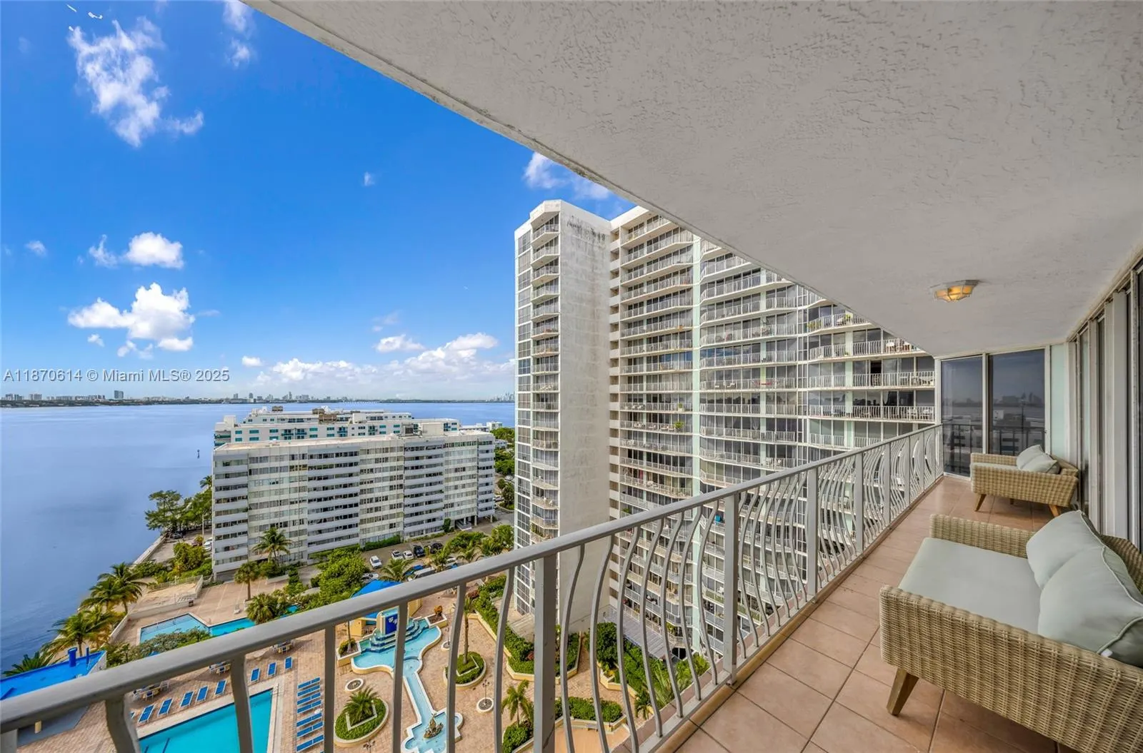 7601 E Treasure Dr, #1722