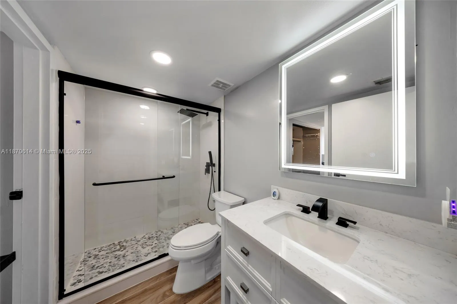 7601 E Treasure Dr, #1722