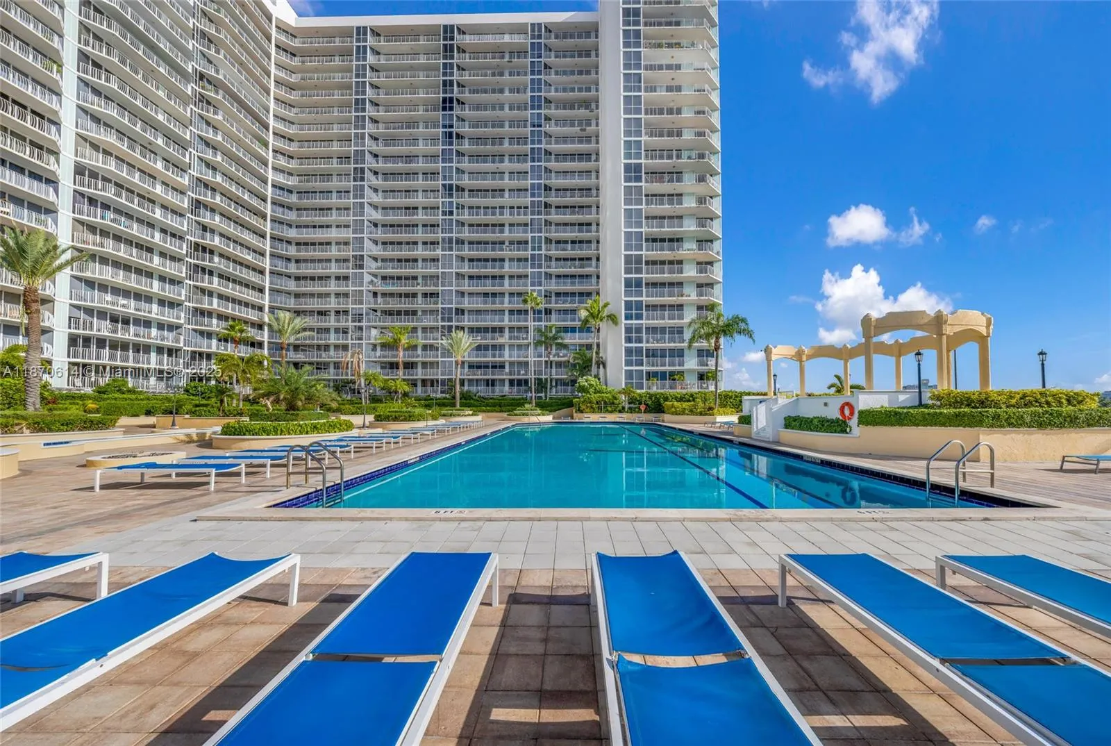 7601 E Treasure Dr, #1722