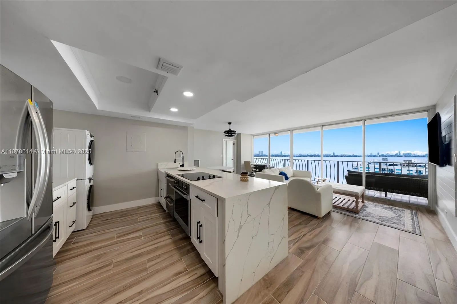 7601 E Treasure Dr, #1722