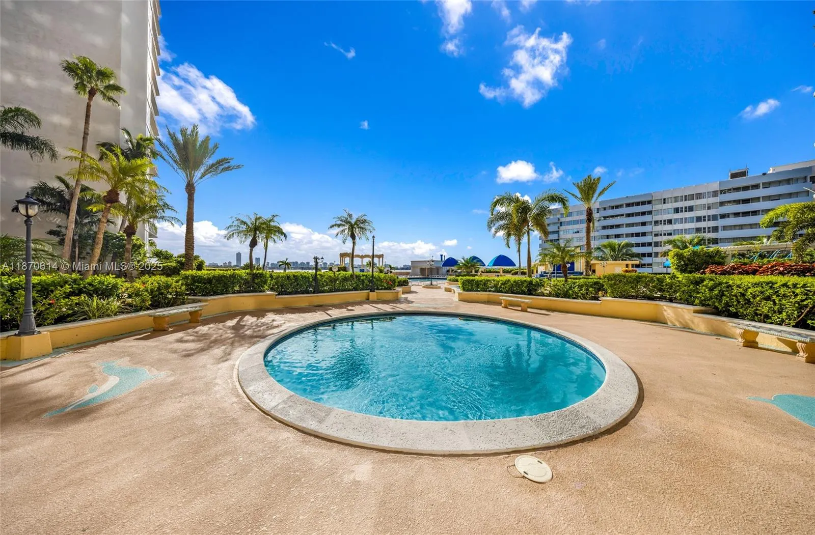 7601 E Treasure Dr, #1722