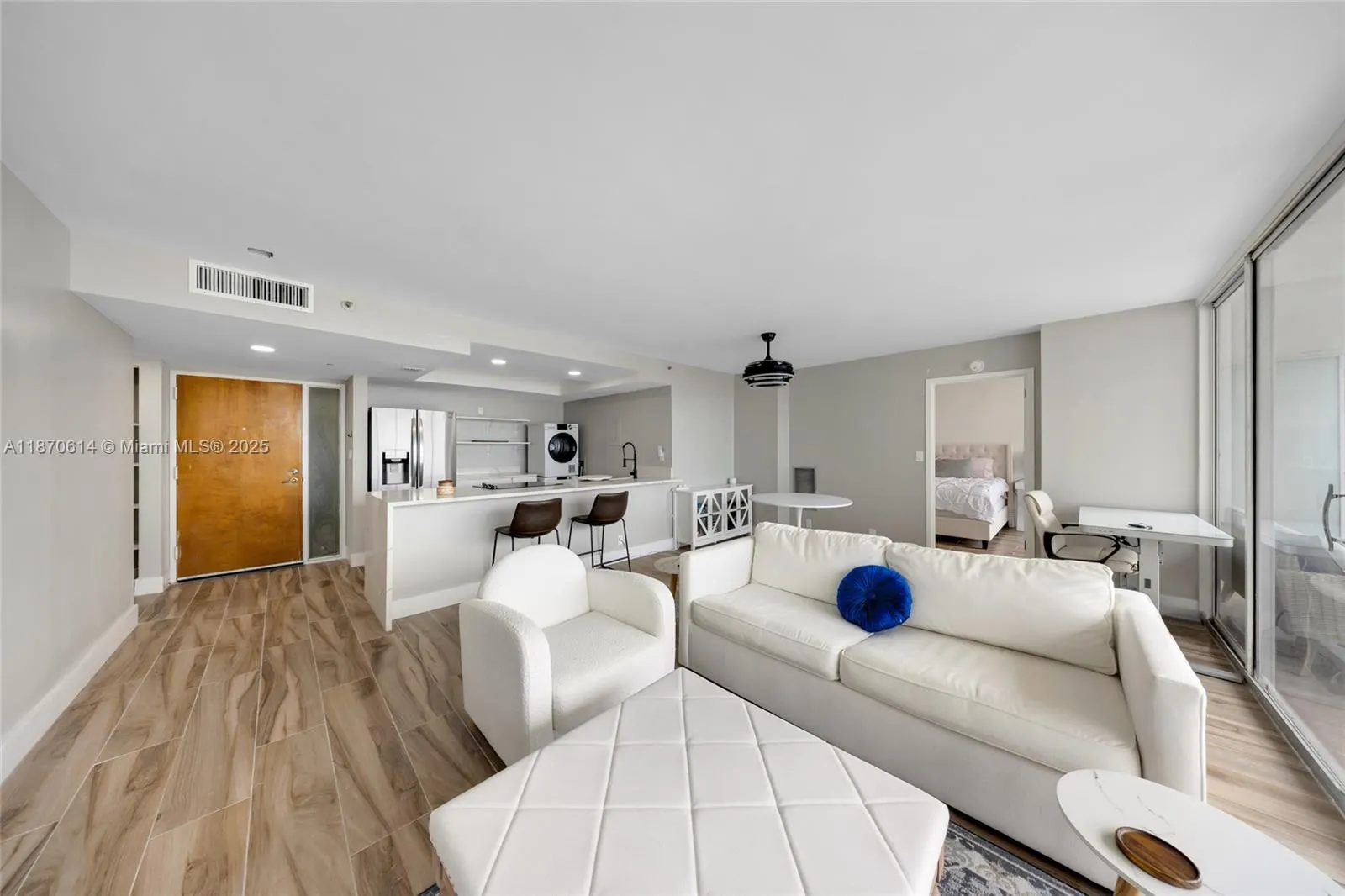 7601 E Treasure Dr, #1722