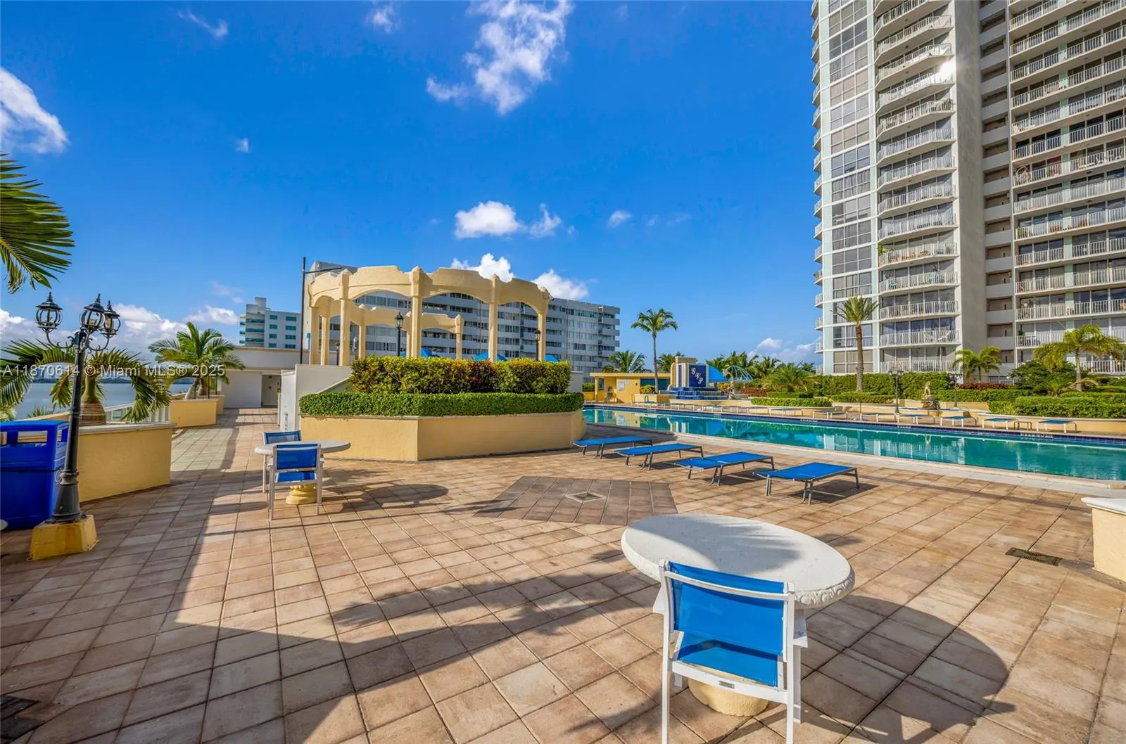 7601 E Treasure Dr, #1722