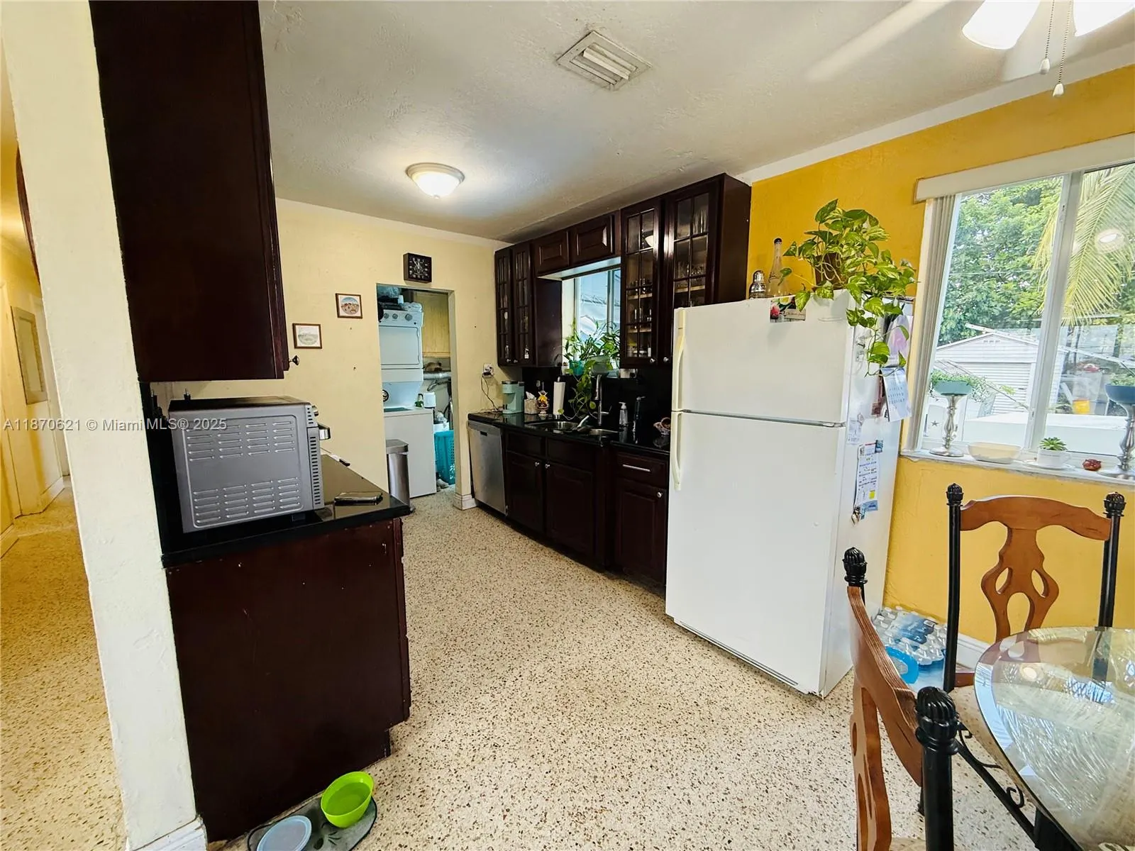 1158 W 24th St