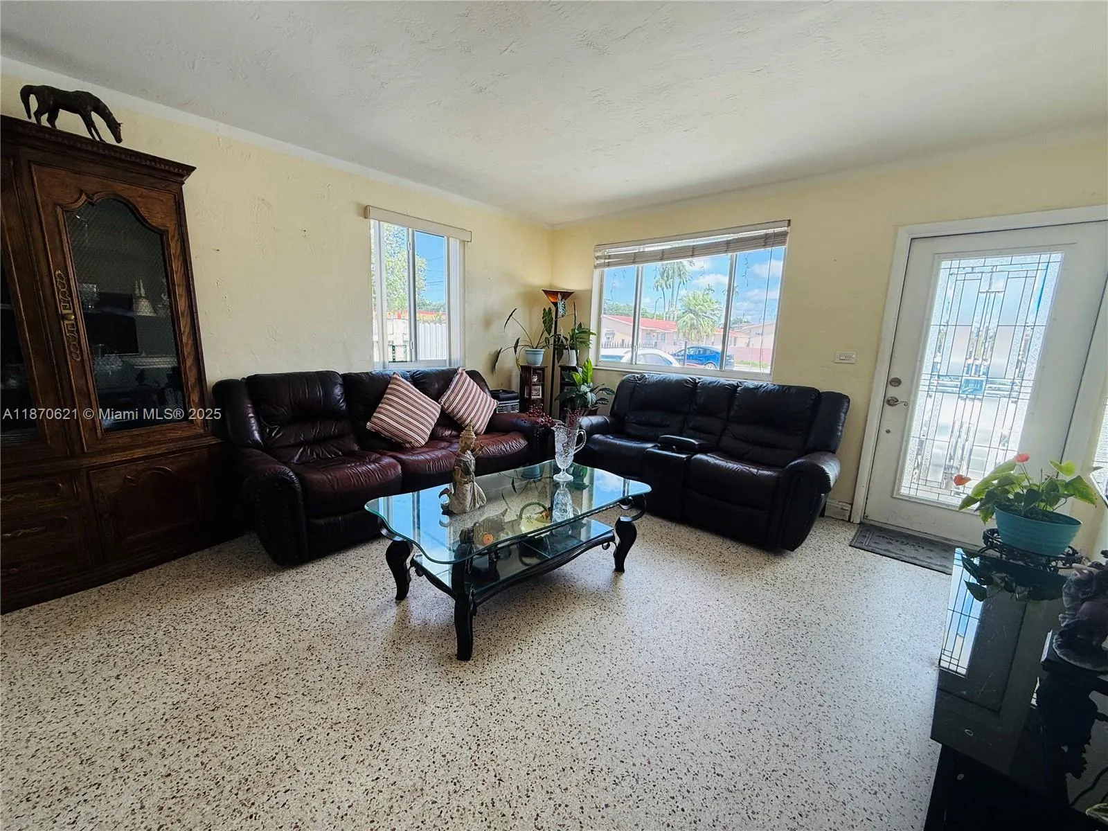 1158 W 24th St