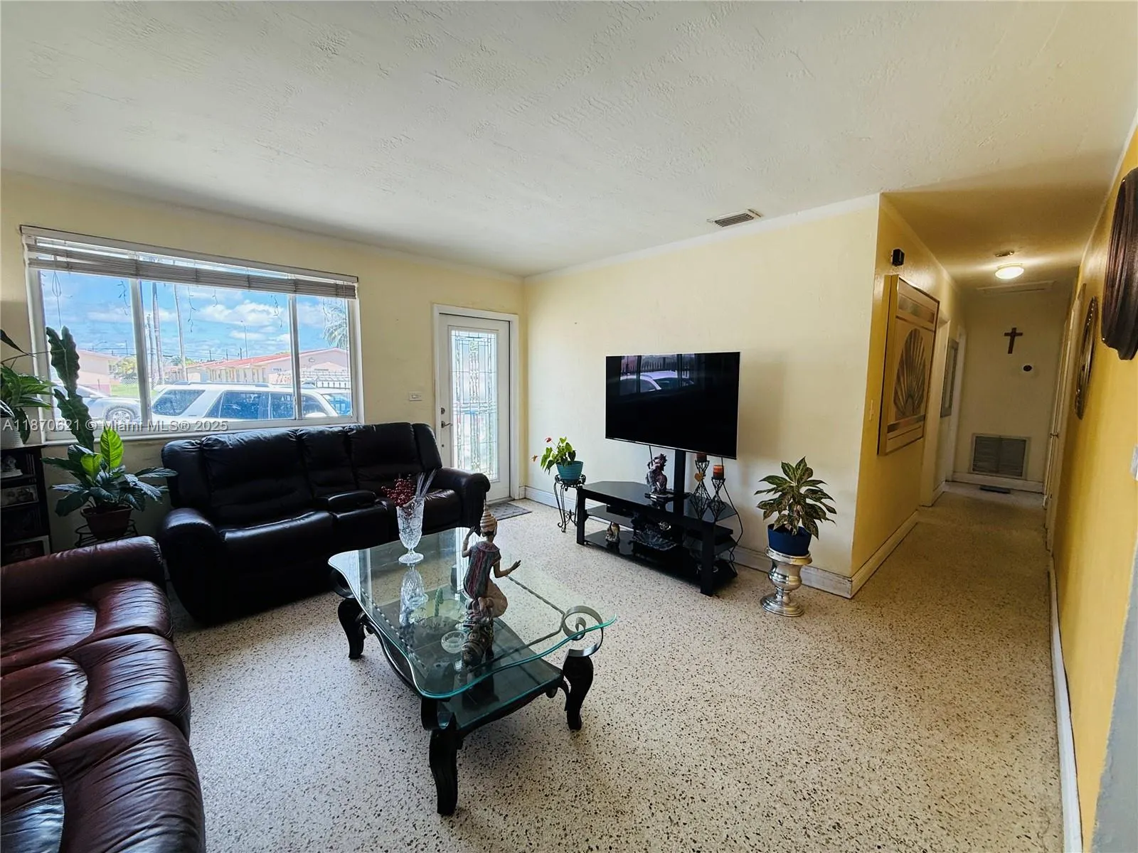 1158 W 24th St