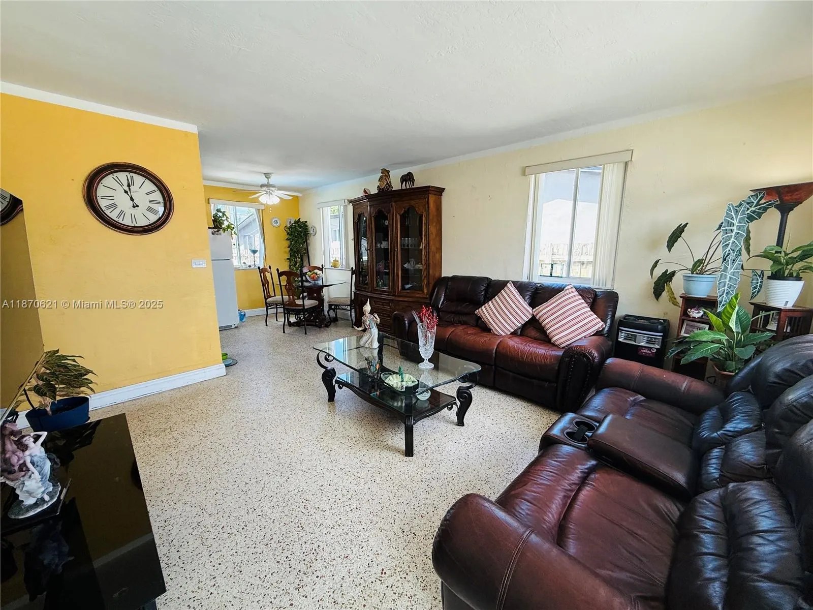 1158 W 24th St