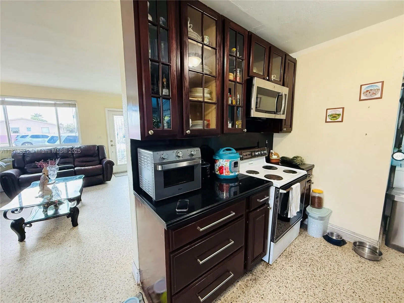 1158 W 24th St