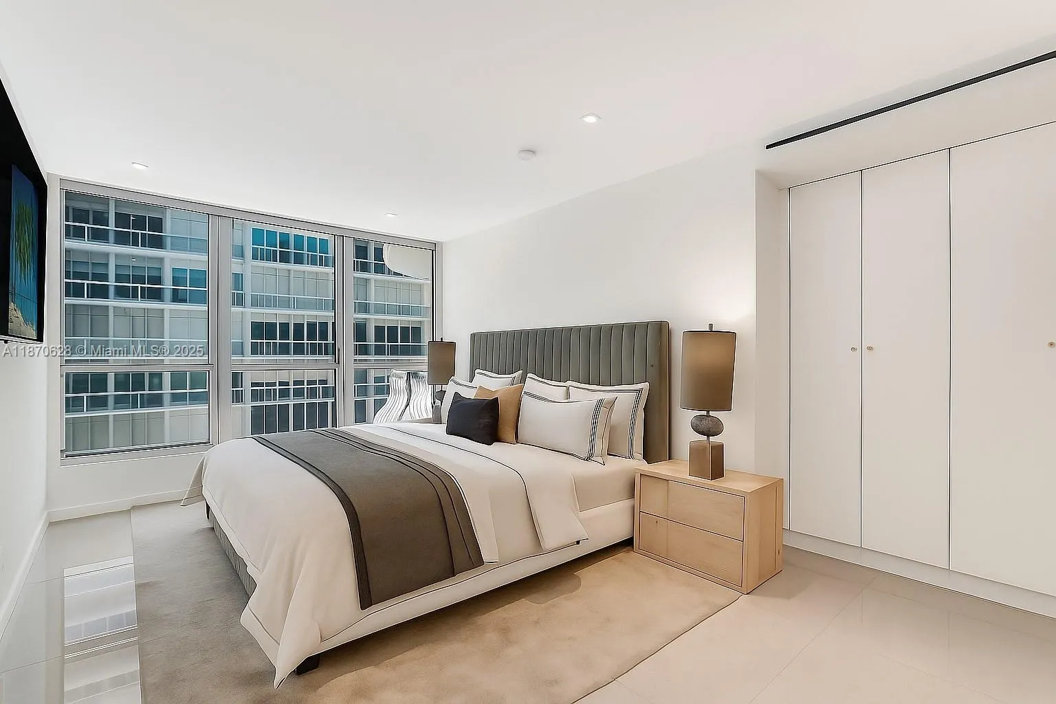 10155 Collins Ave, #1605