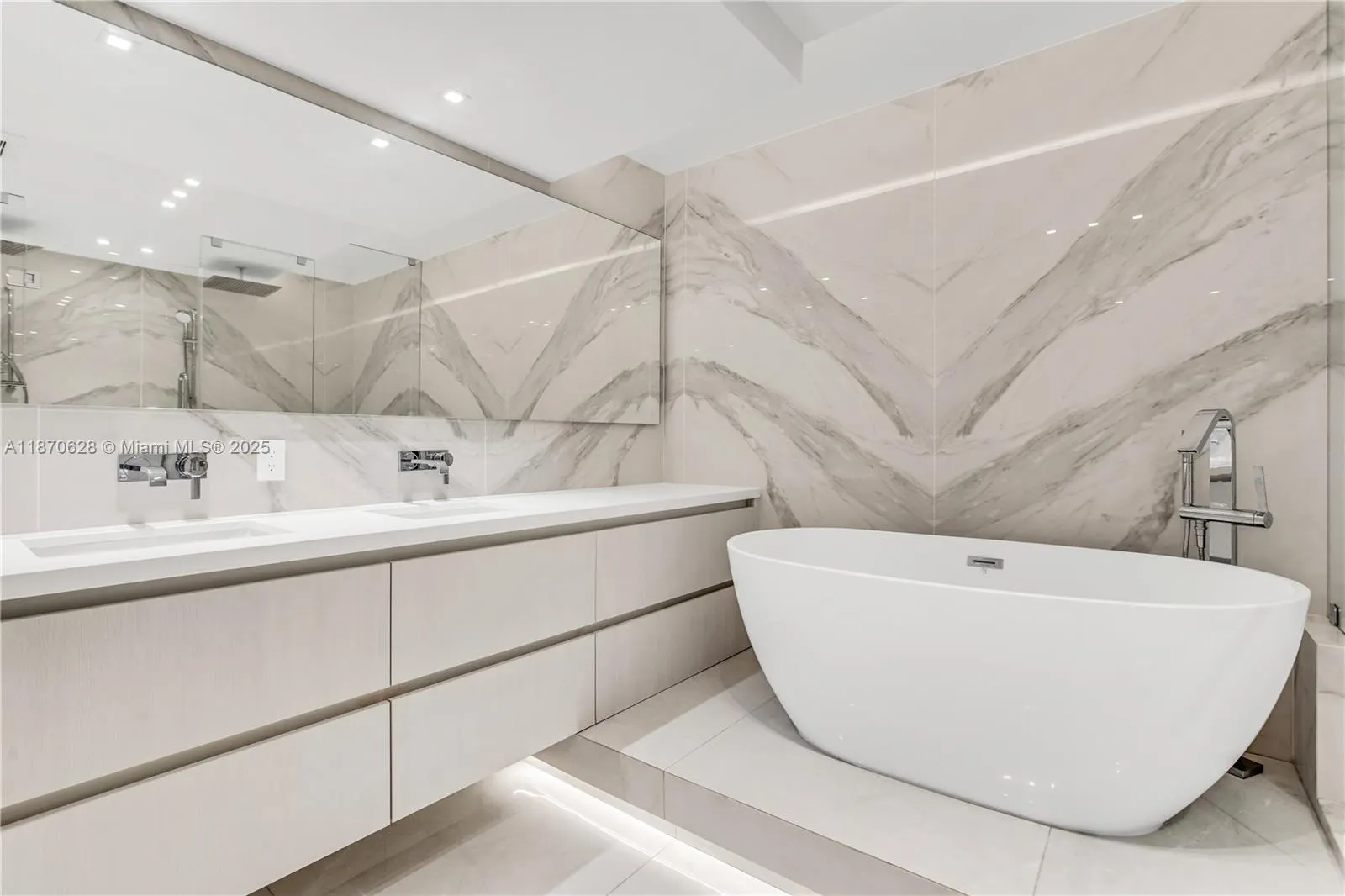 10155 Collins Ave, #1605