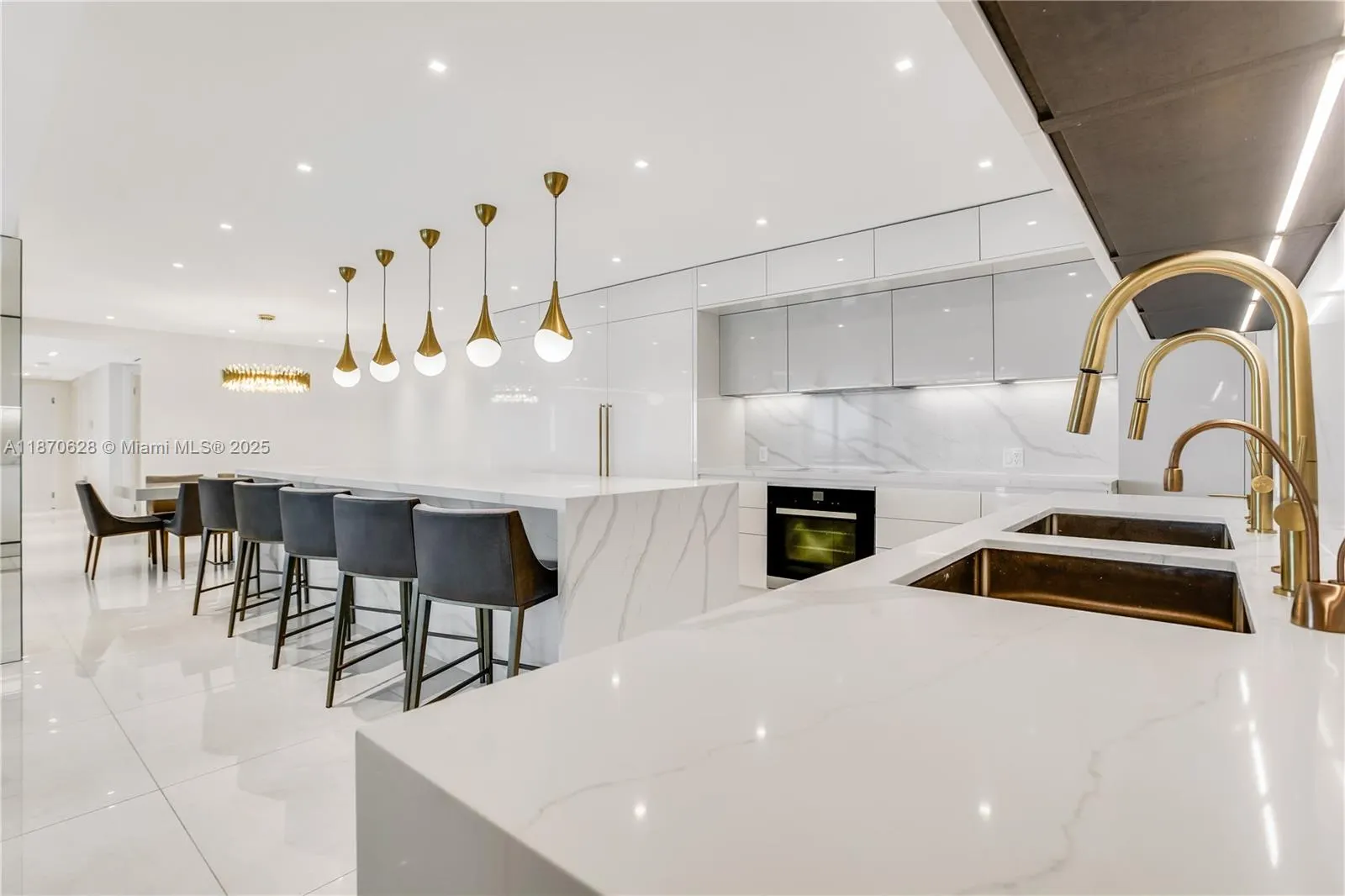 10155 Collins Ave, #1605