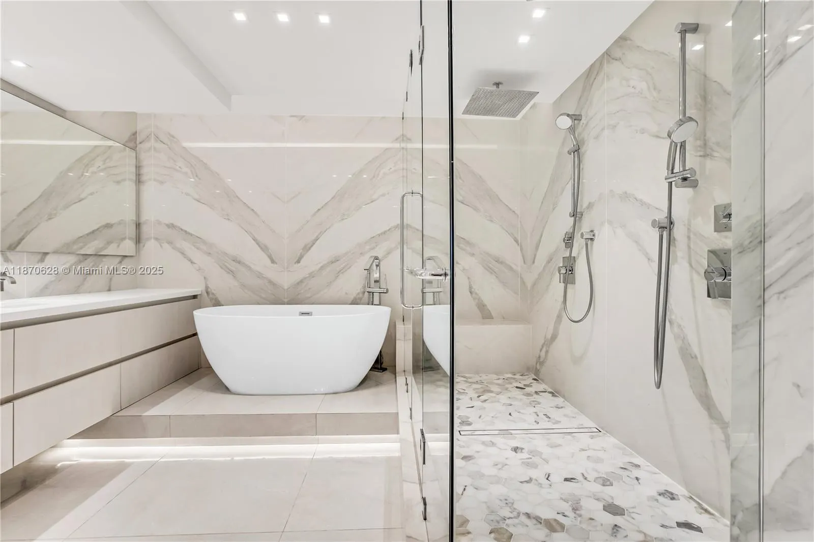10155 Collins Ave, #1605