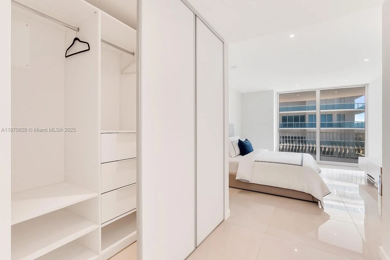 10155 Collins Ave, #1605