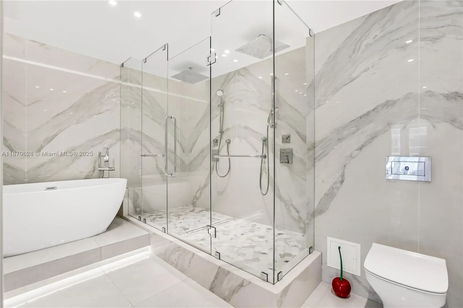 10155 Collins Ave, #1605