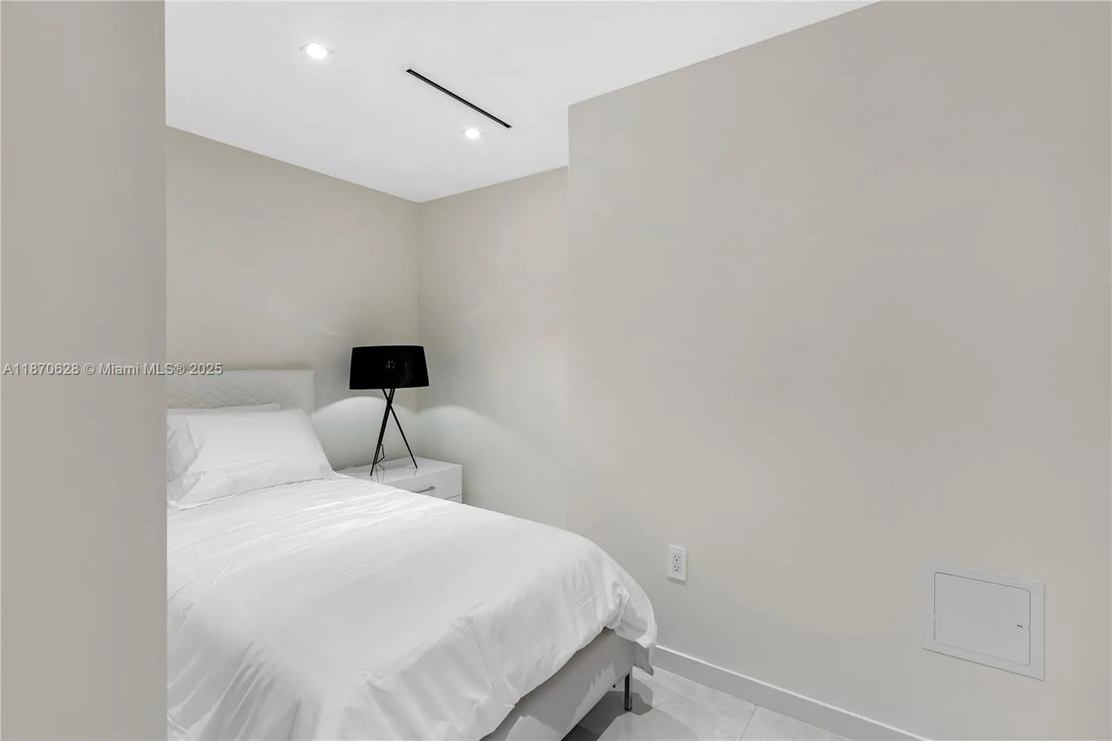 10155 Collins Ave, #1605