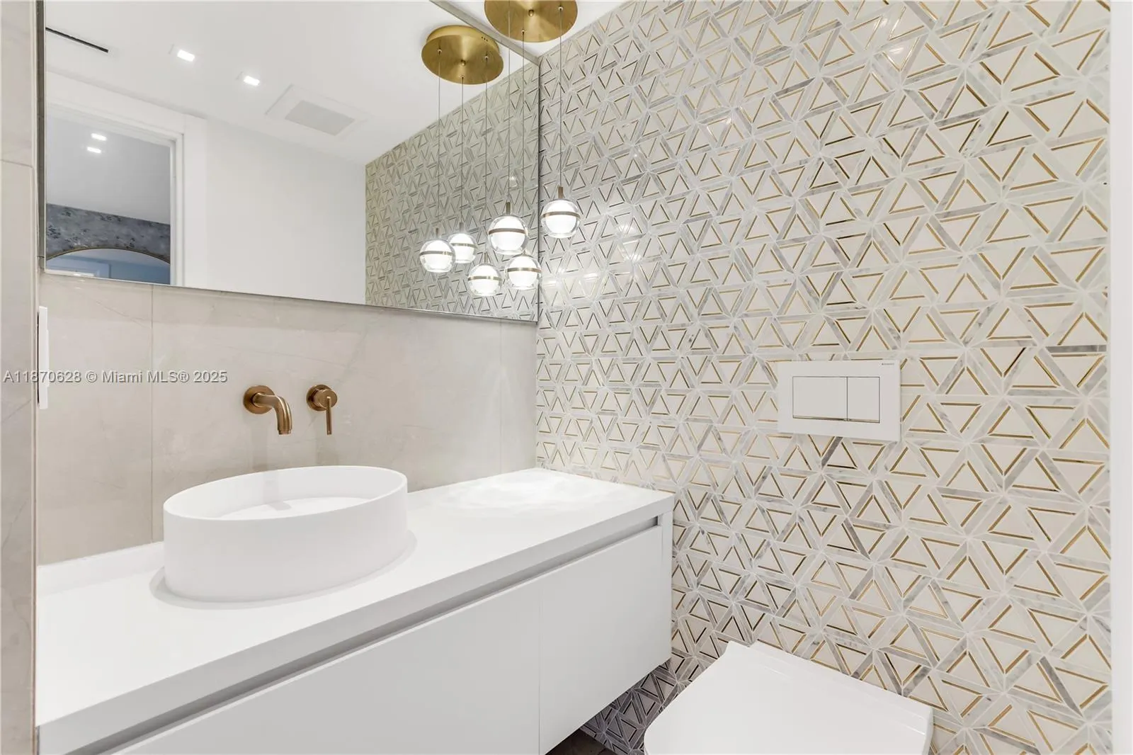 10155 Collins Ave, #1605