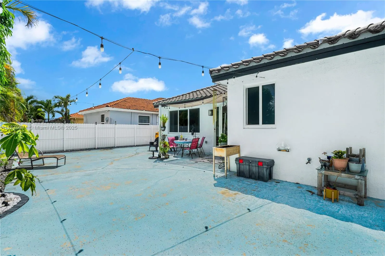 933 NW 136th Ave