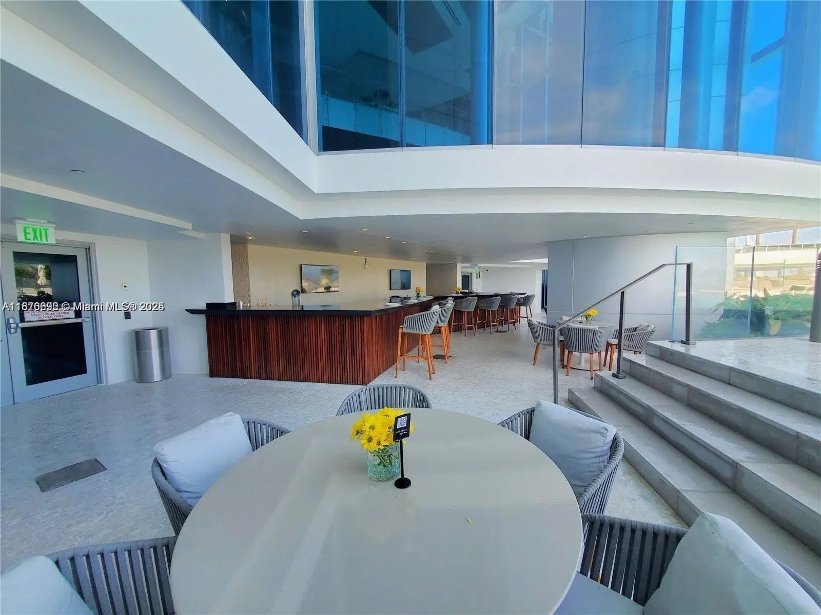17001 Collins Ave, #908