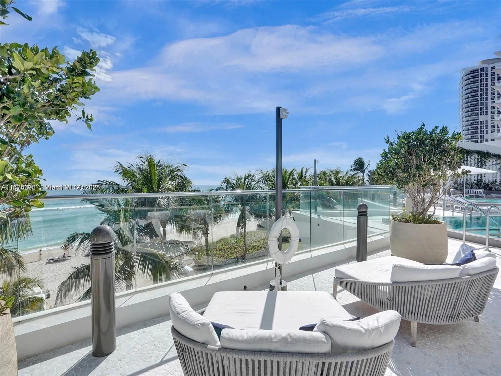 17001 Collins Ave, #908