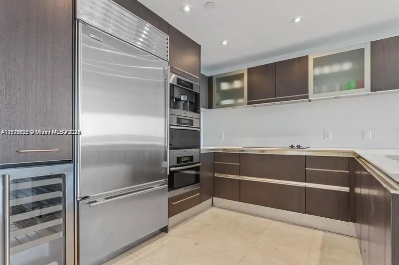 17001 Collins Ave, #908