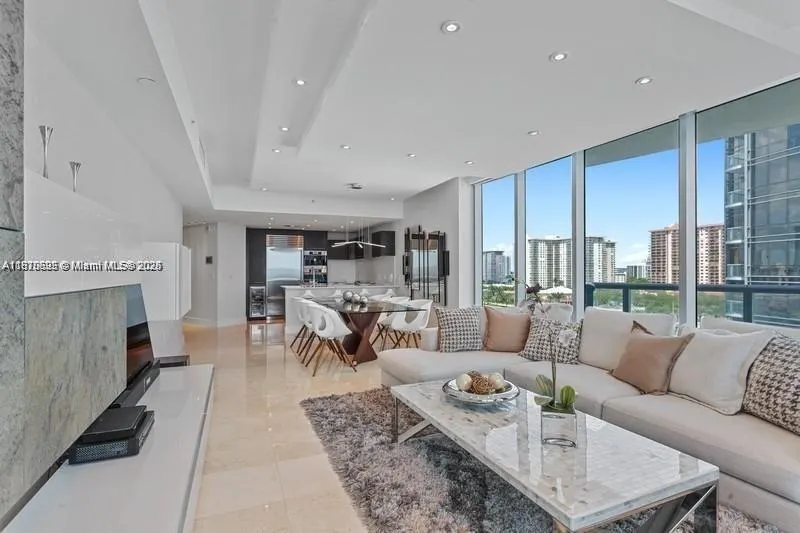 17001 Collins Ave, #908