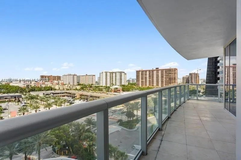17001 Collins Ave, #908
