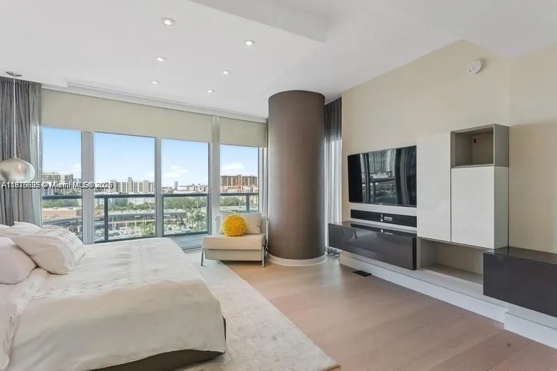 17001 Collins Ave, #908