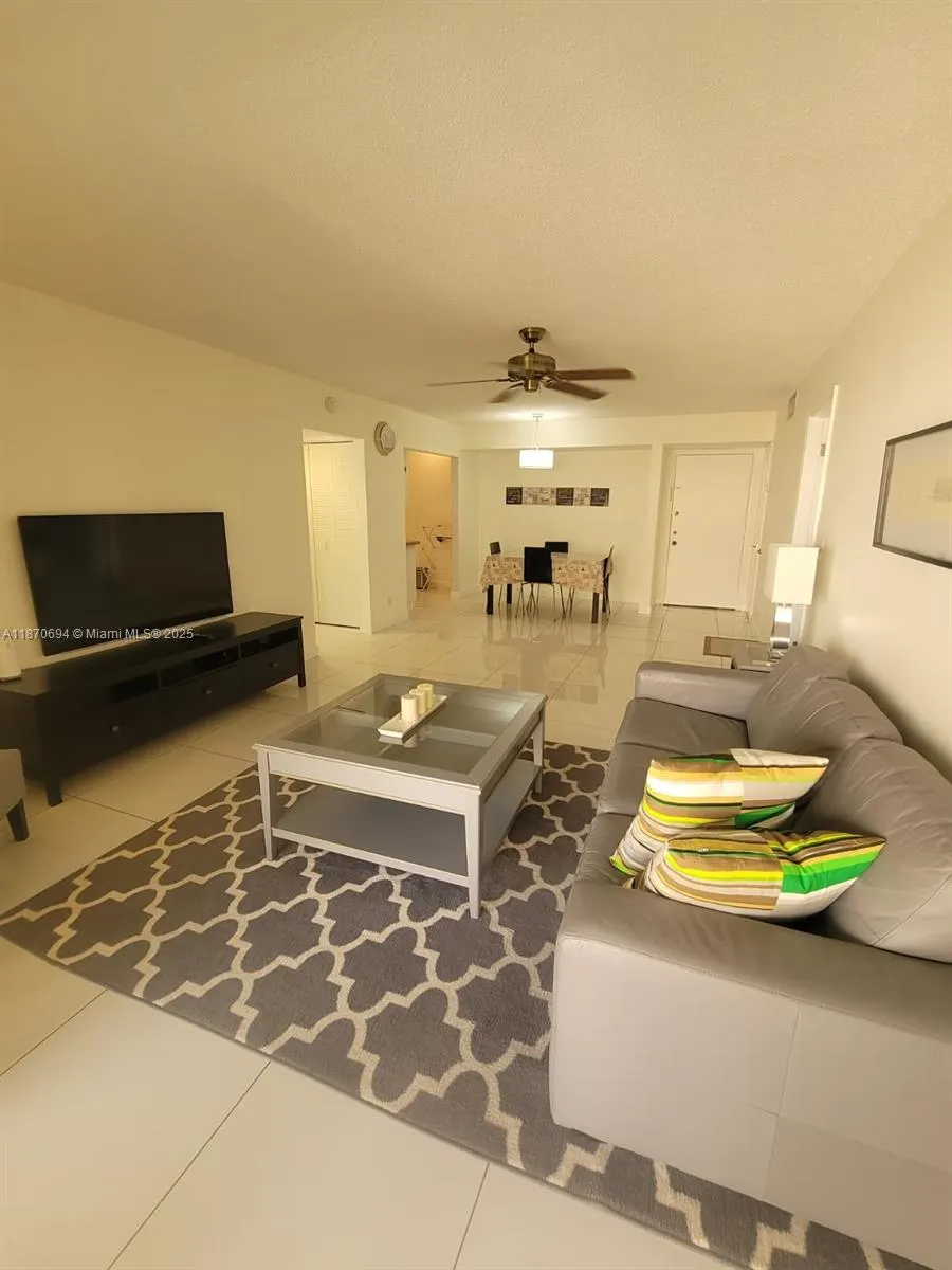 959 SE 2nd Ave, #209